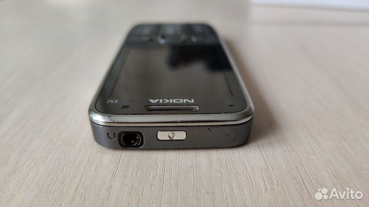 Телефон Nokia E52