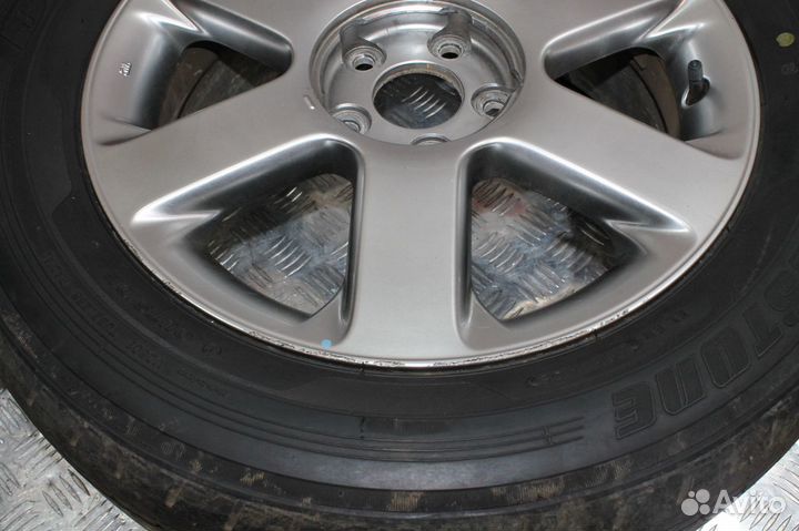 R17 Bridgestone B-style RV 215/60, PCD 5x114.3 DIA 66