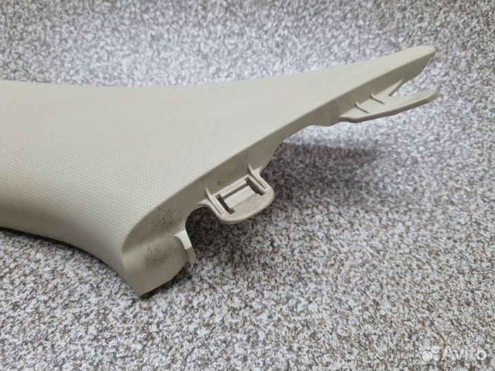 Накладка стойки передняя правая Geely Atlas 2.4