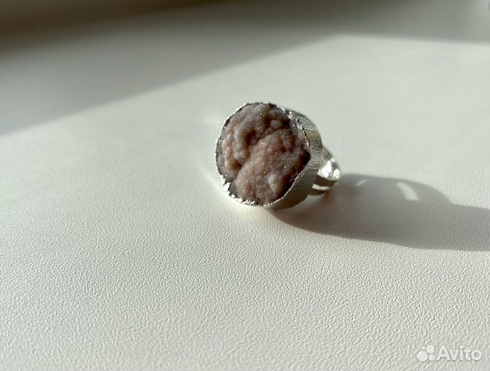 Кольцо (кварц); Браслет эластичный; Брошь бабочка