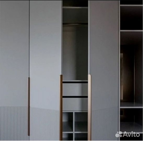 Шкаф на заказ яркого цвета