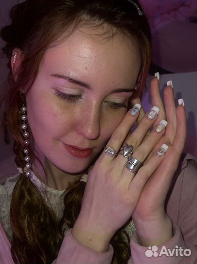 Креативный маникюр, педикюр, брови в центре