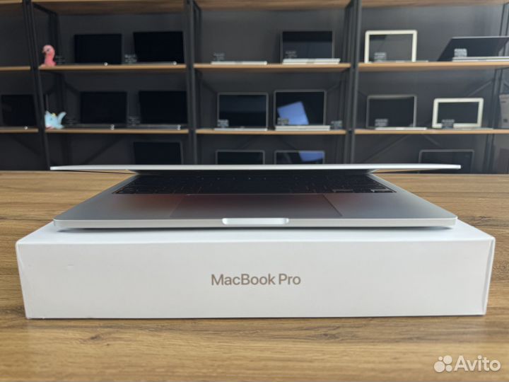 MacBook Pro 13 2022 m2 26 циклов