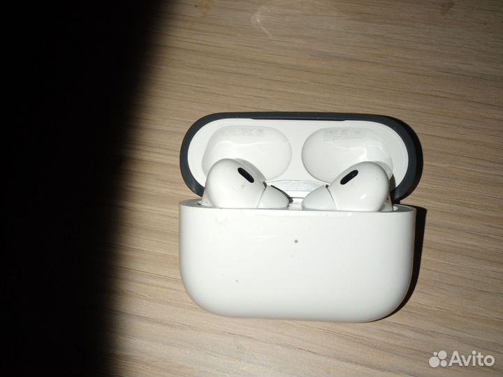 Airpods pro с кейсом и беспроводной зарядкой