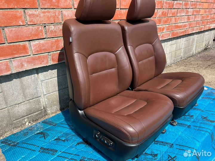 Сиденья передние для Land cruiser 200