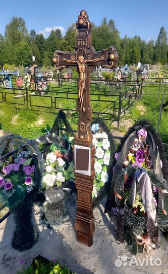 Крест из белого камня на могилу