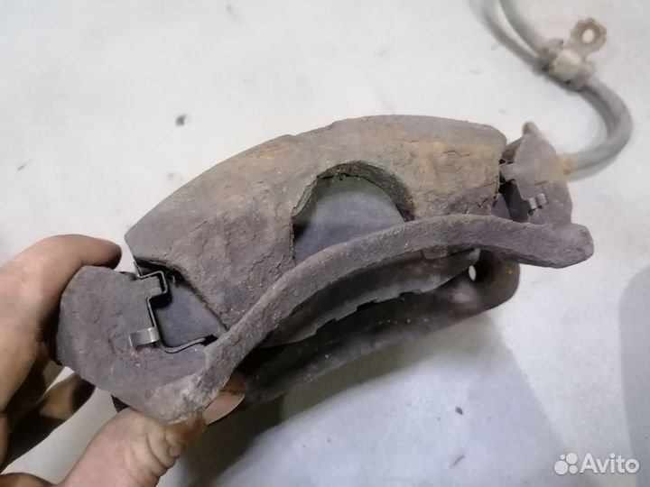 Суппорт передний левый Honda Accord IV 1990-1993