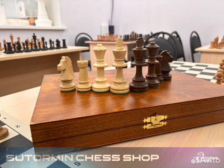 Шахматные фигуры в ларце