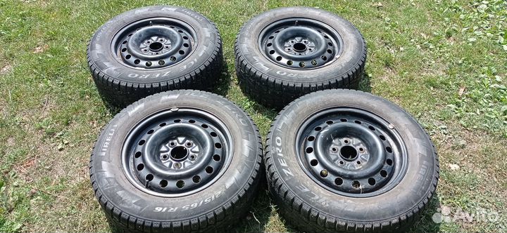 Pirelli Ice 215/65 R16