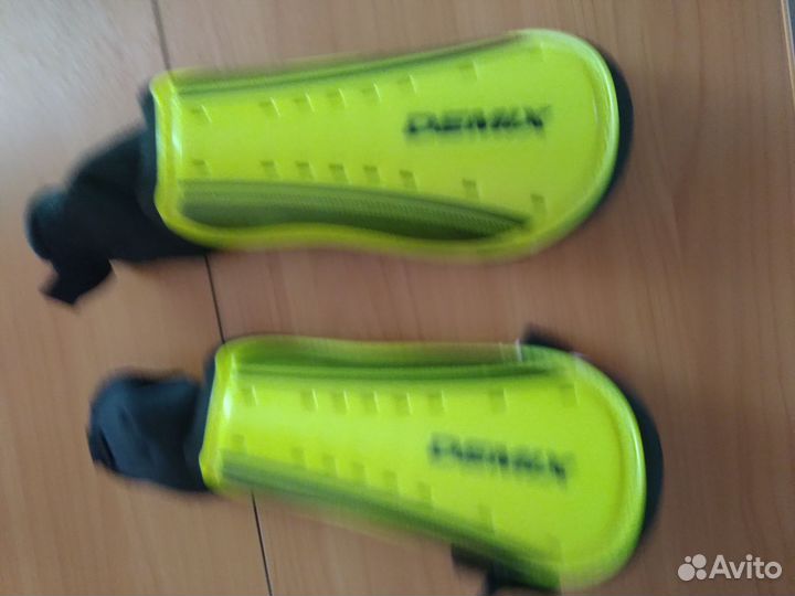 Щитки футбольные