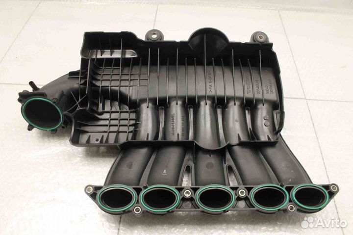 Коллектор впускной к-кт Volvo V50 S40 C30 2004