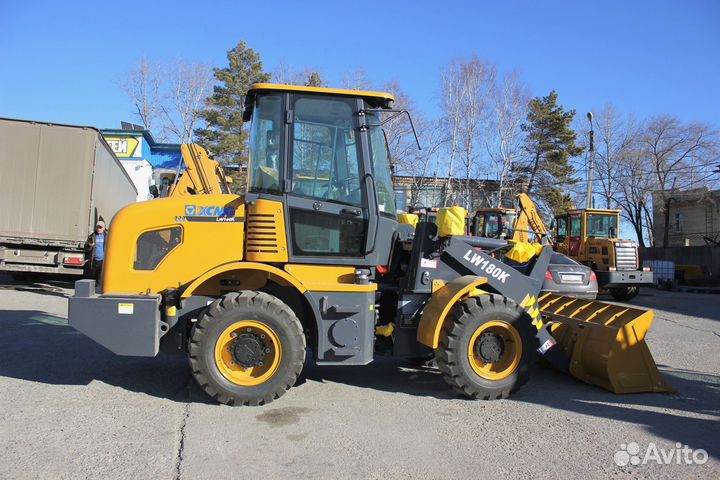 Фронтальный погрузчик XCMG LW180K, 2023