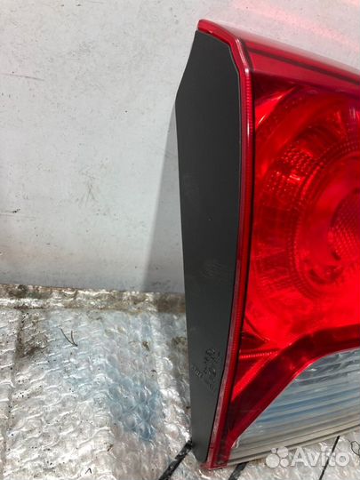 Фонарь задний внутренний левый Toyota Land Cruiser