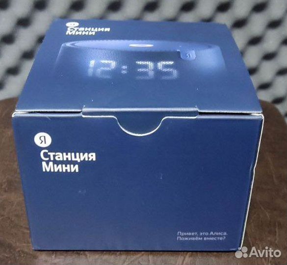 Умная колонка с часами в подарок подписка на год