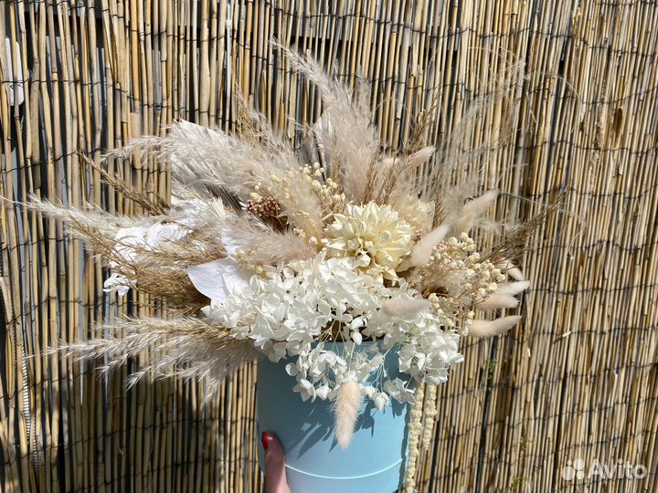 Интерьерная композиция из сухоцветов