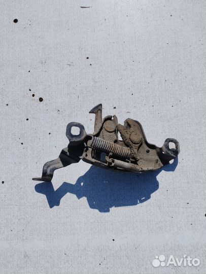 Замок капота Nissаn Рrimеra Ниcсaн Пpимеpа P11