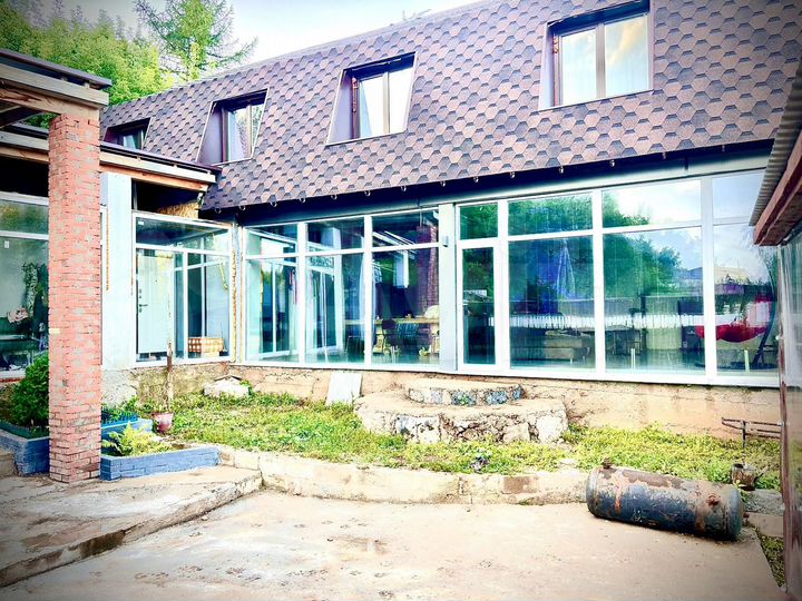 Дом 183,3 м² на участке 6 сот.