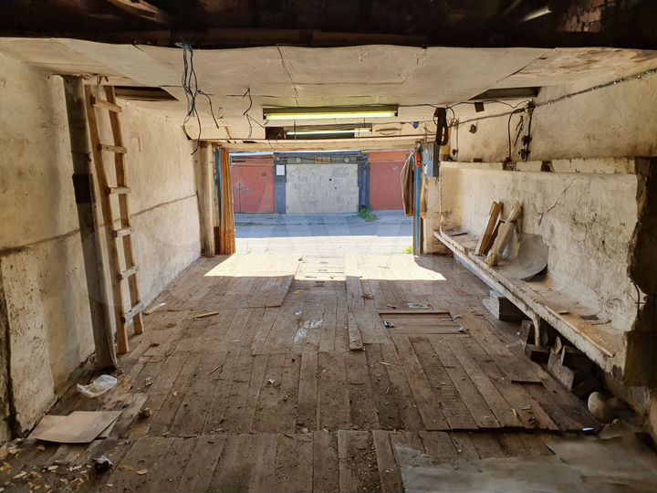 Гараж, > 30 м²