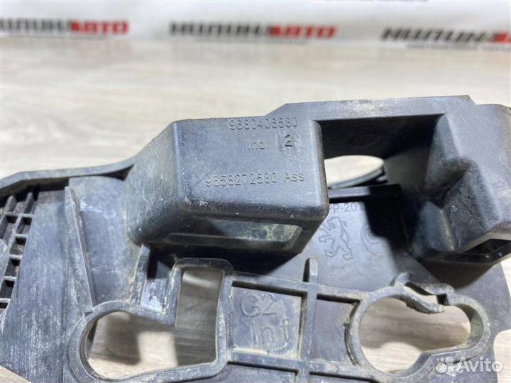 Кронштейн переднего бампера левый Peugeot 308 1.6