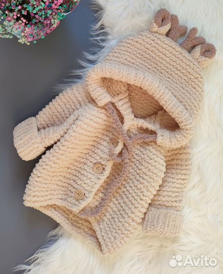 Вязаный комплект для новорожденного