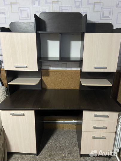 Продается письменный стол