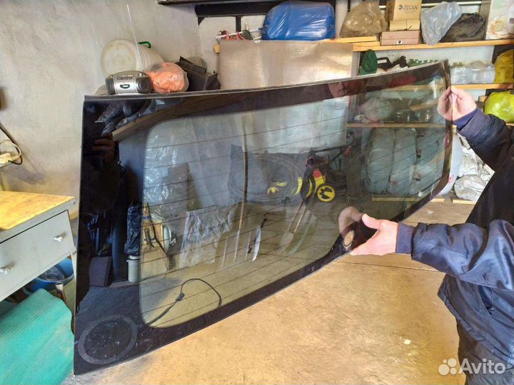 Стекло задней двери багажника Toyota RAV-4