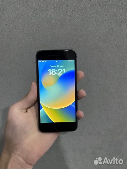 iPhone 8, 64 ГБ