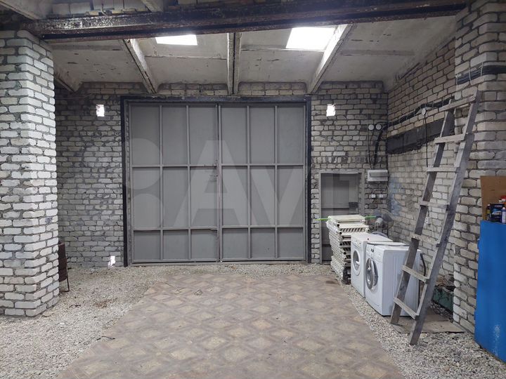 Гараж, > 30 м²