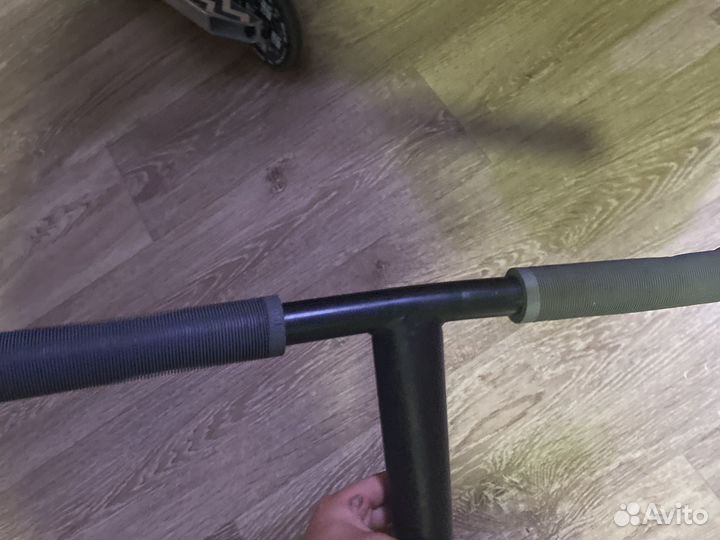 Руль для трюкового самоката т и грипсы odi