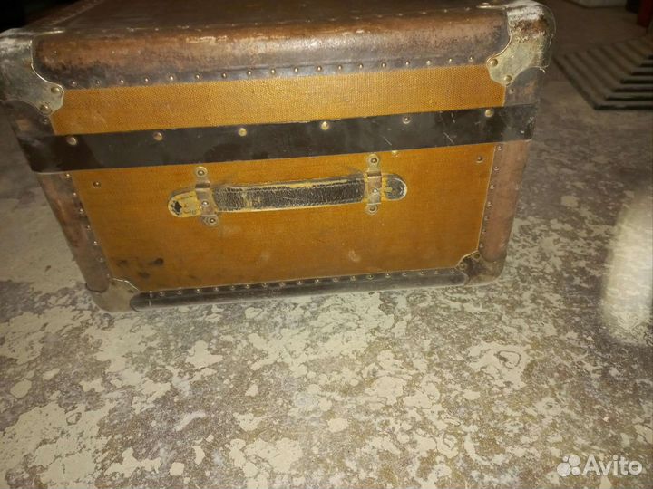 Сундук старинный