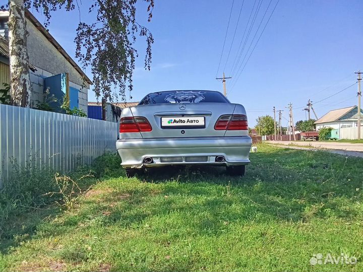 Mercedes-Benz E-класс 2.4 МТ, 1998, битый, 390 000 км