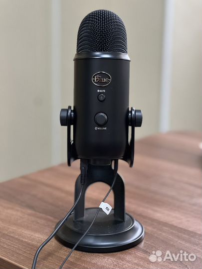 Микрофон blue yeti black студийный