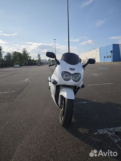 Suzuki GSX 750F Katana