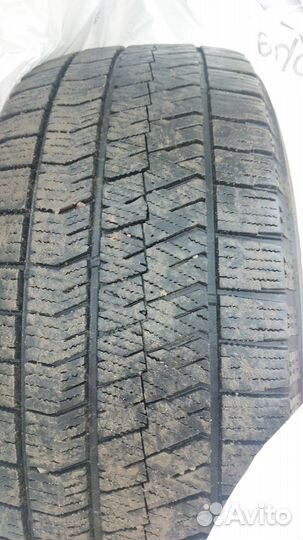 Bridgestone Blizzak VRX2 215/50 R17 96H