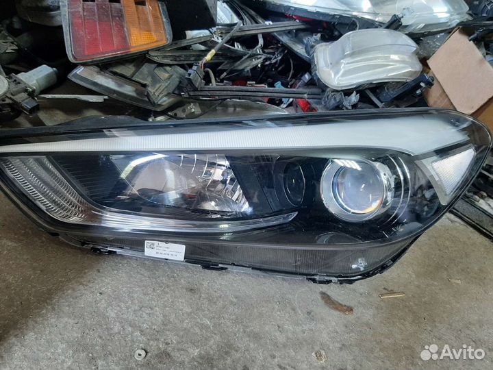 Фара левая Hyundai Tucson 3