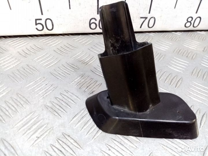 Б/У Кронштейн форсунки омывателя фары#001