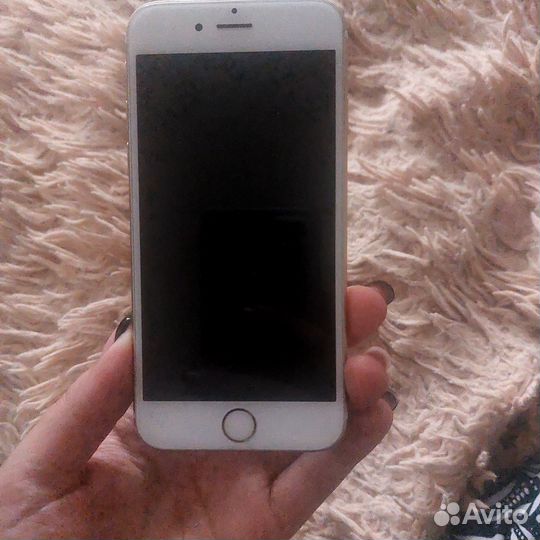 Телефон iPhone 6s