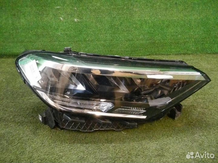 Фара правая Volkswagen Polo