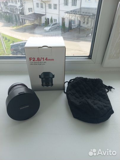Объектив Samyang 14mm f/2.8 Canon