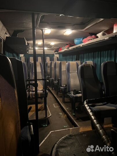 Водитель с автобусом