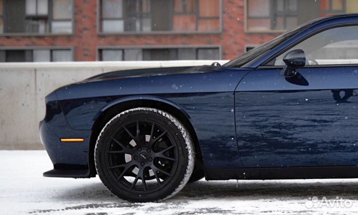 Аренда Dodge Challenger от одной минуты в Москве