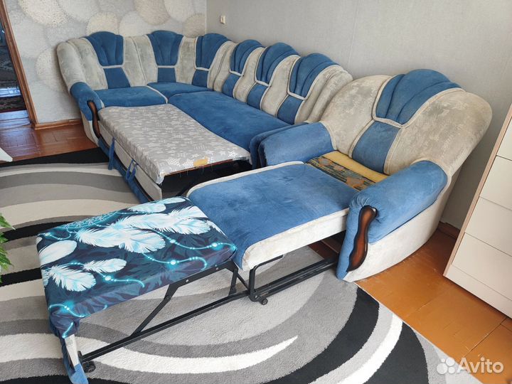 Продам угловой диван с креслом