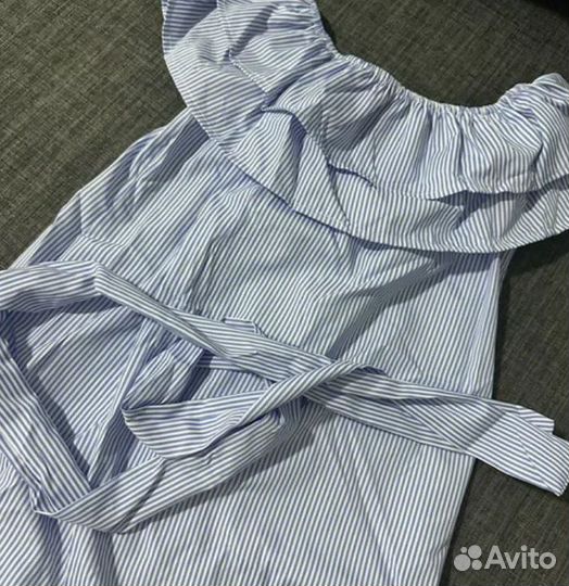 Женское прямое платье с открытыми плечами