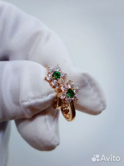 Золотые серьги с фианитом