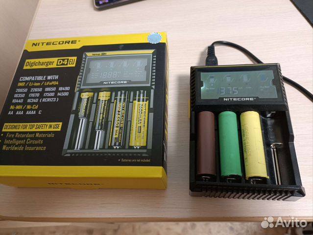 Зарядное устройство Nitecore D4