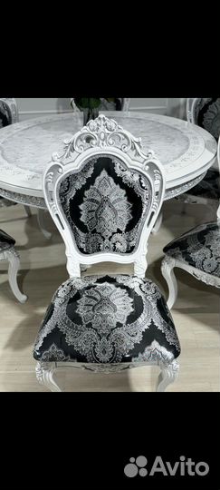 Стол и стулья