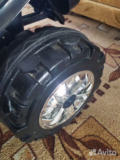 Детский квадроцикл на аккумуляторе