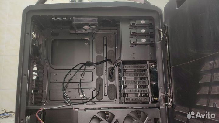 Продаю корпус Cooler Master Cosmos II