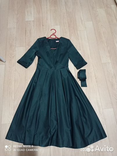 Платье вечернее нарядное,тёмно-зелёное