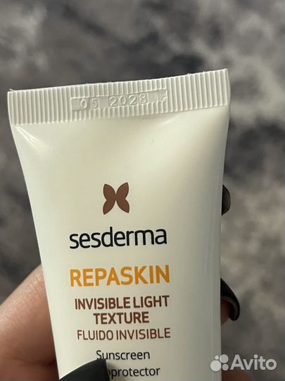 Sesderma repaskin invisible light texture SPF 50